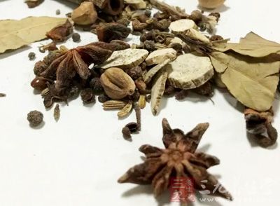 羊肉(瘦)1000克，花椒5克，茴香籽5克，八角3克