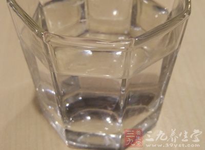 明礬,鹼,紅糖,糖桂花,溫水,面粉,開水,麻仁,花生油 明礬,鹼,紅糖,糖桂花,溫水,面粉,開水,麻仁,花生油