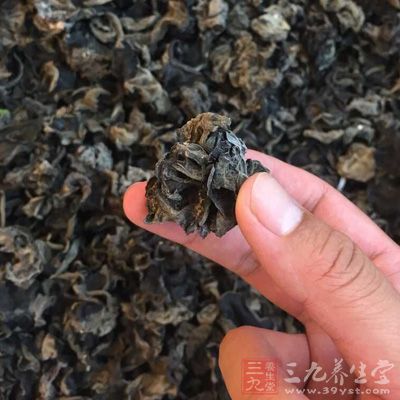 五花肉半斤、熱開水2000ML、黑木耳
