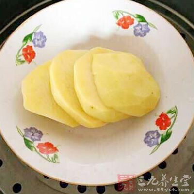 羊肉丁、手擀面、胡蘿卜丁、土豆、芹菜丁 羊肉丁、手擀面、胡蘿卜丁、土豆、芹菜丁