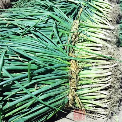 帶皮羊排兩斤半,蔥,姜,大蒜,青蒜葉 帶皮羊排兩斤半,蔥,姜,大蒜,青蒜葉