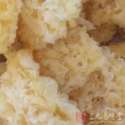 雪梨1個,銀耳10克,川貝8粒,冰糖50克,蜂蜜2湯匙(30ml) 雪梨1個,銀耳10克,川貝8粒,冰糖50克,蜂蜜2湯匙(30ml)