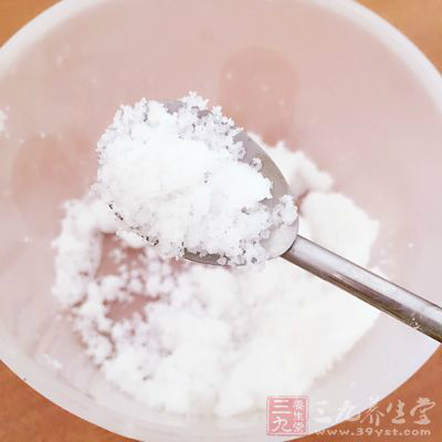 白糖3g、蒜2瓣、草菇、老抽4g