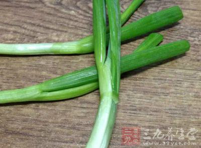 鹼面、芝麻醬、小蔥 鹼面、芝麻醬、小蔥
