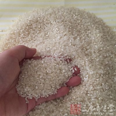 大米400克,綿羊肋條肉250克,胡蘿卜80克 大米400克,綿羊肋條肉250克,胡蘿卜80克
