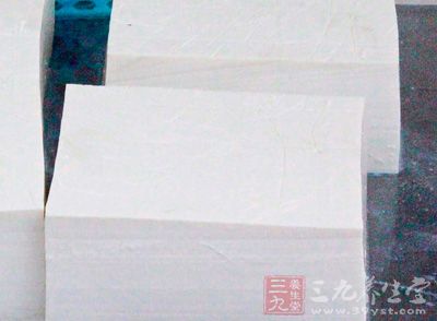 南豆腐(嫩豆腐)，牛絞肉或者豬絞肉