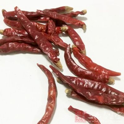 板鴨1只,魔芋適量,蔥1/2根,干辣椒2棵 板鴨1只,魔芋適量,蔥1/2根,干辣椒2棵