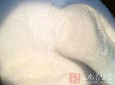 高筋粉150克,奶粉1大勺,鹽1/4小勺 高筋粉150克,奶粉1大勺,鹽1/4小勺