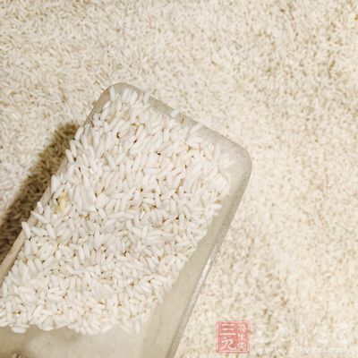 我們在做的時候首先要准備糯米