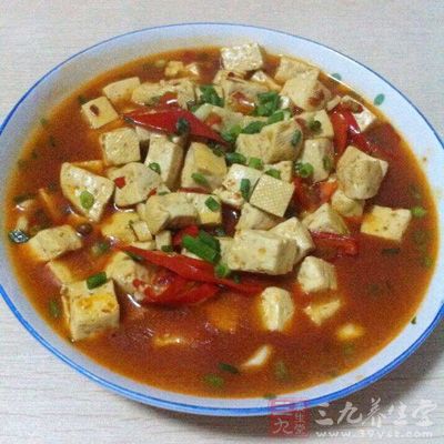 北豆腐400克、雞蛋1個、青蒜1根