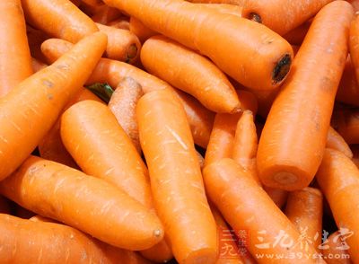 羊肉200克、金針菇200克、胡蘿卜1根、枸杞少許 羊肉200克、金針菇200克、胡蘿卜1根、枸杞少許