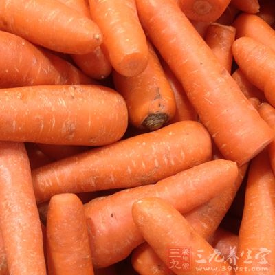 羊肉2斤多、馬蹄十來個、竹蔗兩三節、胡蘿卜、青蒜兩根 羊肉2斤多、馬蹄十來個、竹蔗兩三節、胡蘿卜、青蒜兩根