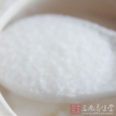 實驗證明，少吃點含納的食鹽，可提高唾液中溶菌酶的含量，保護口腔