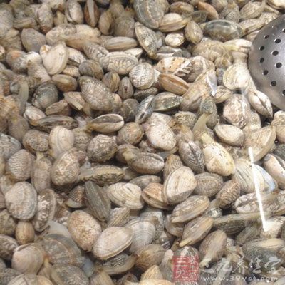 不宜吃油膩食物和吃海鮮貝殼類等海產品