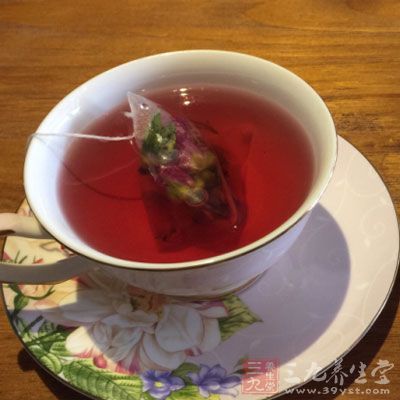 在發燒時，也可以不妨試試一些藥草茶
