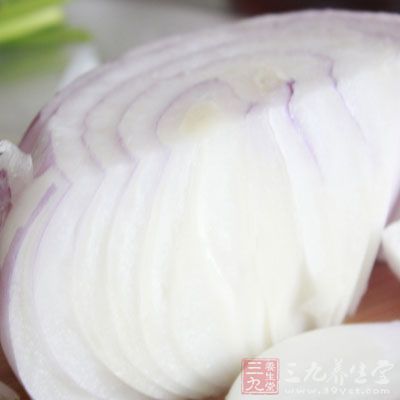 洋蔥頭1個，切碎