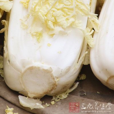 取大白菜根3棵洗淨切片