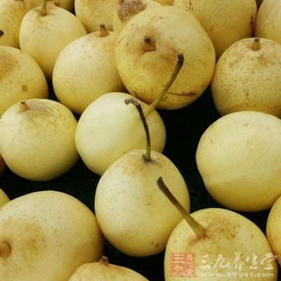 將新鮮的梨去皮，剖開去核，加入適量冰糖，放入鍋中隔水蒸軟即可食用