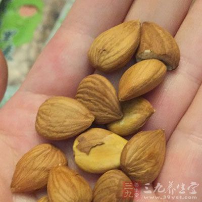 杏仁果含有鋅，促進體內產生白血球以對抗感染