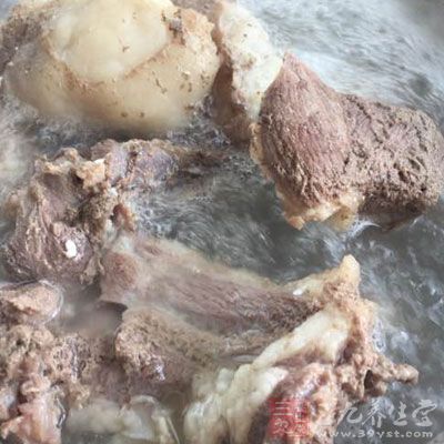 材料：豬肋排 1000克 
