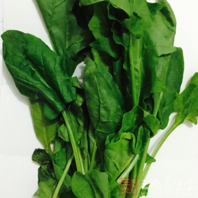 面粉300克，菠菜200克，玉米70克，香菇適量