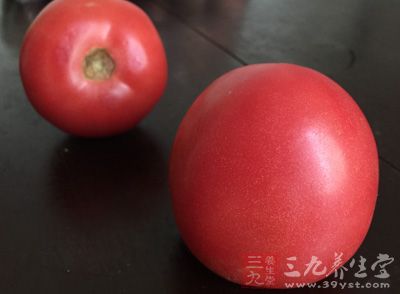 西紅柿3個、番茄醬2湯匙(30ml)、普通面粉80克