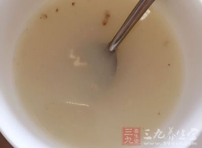 煮雞蛋黃5個，肉湯200克