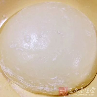 面團,羊肉,胡蘿卜,花椒水, 醬油,蔥, 鹽和油 面團,羊肉,胡蘿卜,花椒水, 醬油,蔥, 鹽和油