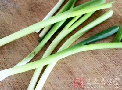 牛腩,蔥,姜,蒜,干辣椒,桂皮,花椒,八角 牛腩,蔥,姜,蒜,干辣椒,桂皮,花椒,八角
