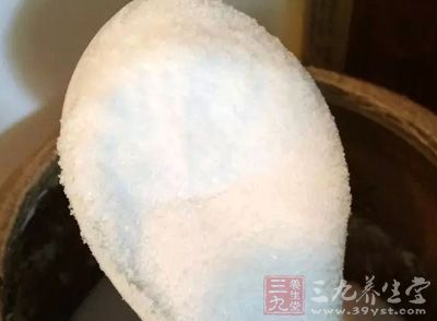 草魚1大條，鹽，高度二鍋頭酒，老抽適量