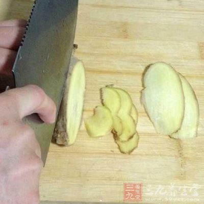 帶骨的羊腰窩肉2斤，香菜五錢，蔥五錢，姜絲3錢，蒜末二錢，大料二分