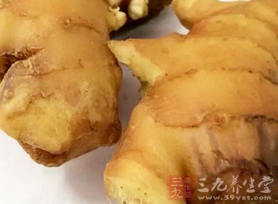 杜仲35g，肚肺(約500g)，精鹽、味精、紹酒、姜、蔥
