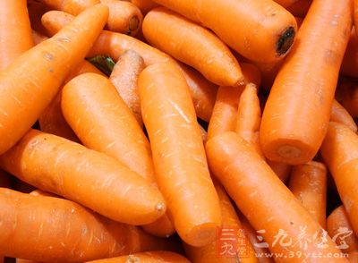 胡蘿卜半根、土豆1個、西紅柿2個