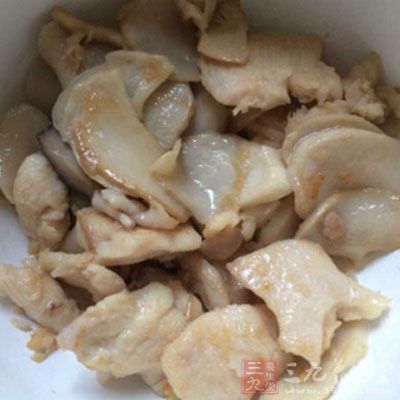 肉和香菇分別切片