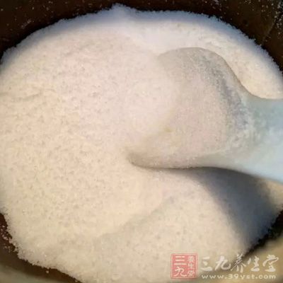 超高筋面粉800公克，食用硷5公克，鹽10公克