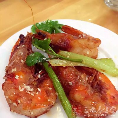 母蝦也要比公蝦的個頭更大，蝦黃的含量也比較高
