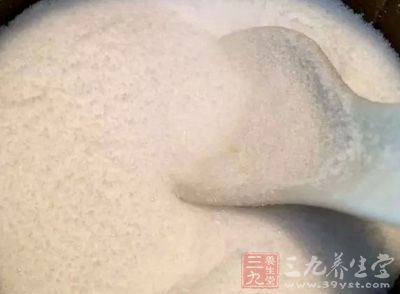 魚腥草，鹽，醬油，醋，白糖，味精，辣椒油，蒜頭
