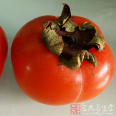 柿子能夠起到清熱去燥和潤肺化痰的作用