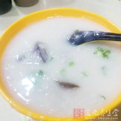在《濟生秘覽》提倡感冒食用蔥白粥