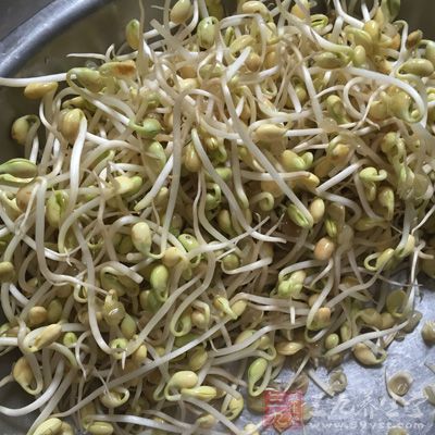 粉絲200g,紅辣椒一個,干辣椒2個 粉絲200g,紅辣椒一個,干辣椒2個