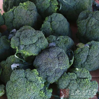 西蘭花、木耳、小米椒、植物油