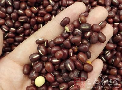 紅豆300克、白砂糖120克、麥芽糖150克