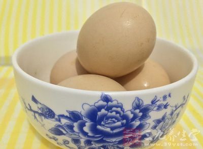 鲅魚、雞蛋、調料鹽、味精、料酒、澱粉、面粉、花生油、蔥姜片 鲅魚、雞蛋、調料鹽、味精、料酒、澱粉、面粉、花生油、蔥姜片