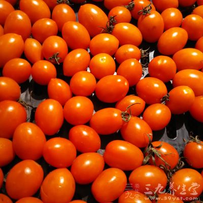 鲅魚3條,西紅柿3個,肥肉,蔥,姜,醬油,鹽 鲅魚3條,西紅柿3個,肥肉,蔥,姜,醬油,鹽