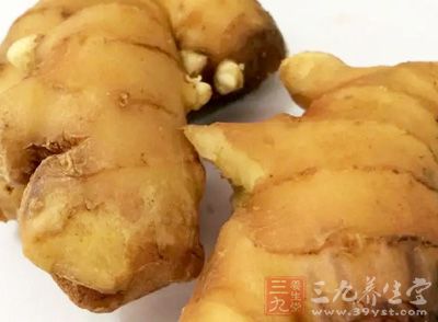 鲫魚,姜片,蒜頭,大料,雞精,鹽,生抽,老抽,料酒,干面粉,糖 鲫魚,姜片,蒜頭,大料,雞精,鹽,生抽,老抽,料酒,干面粉,糖