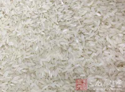 大米100g、新鮮草魚100g、干香菇3朵、芹菜50g