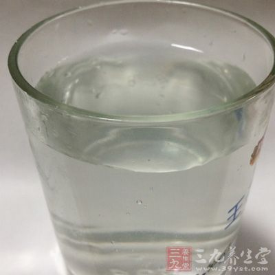 米約50克，水約300克，瘦肉50克，皮蛋50克，蔥葉2根，鹽適量