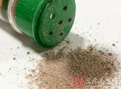 胡椒粉、冰糖少許,姜末、蒜末、蔥末,30克干紅辣椒剁碎,植物油,香醋 胡椒粉、冰糖少許,姜末、蒜末、蔥末,30克干紅辣椒剁碎,植物油,香醋