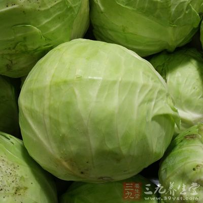 圓白菜一個300克,花椒5克,辣椒干5個 圓白菜一個300克,花椒5克,辣椒干5個
