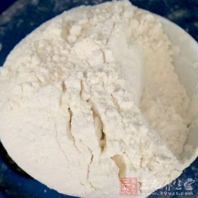 白面粉500克 玉米粉300克,發酵粉6-10克,泡打粉16-24克 白糖適量 白面粉500克 玉米粉300克,發酵粉6-10克,泡打粉16-24克 白糖適量